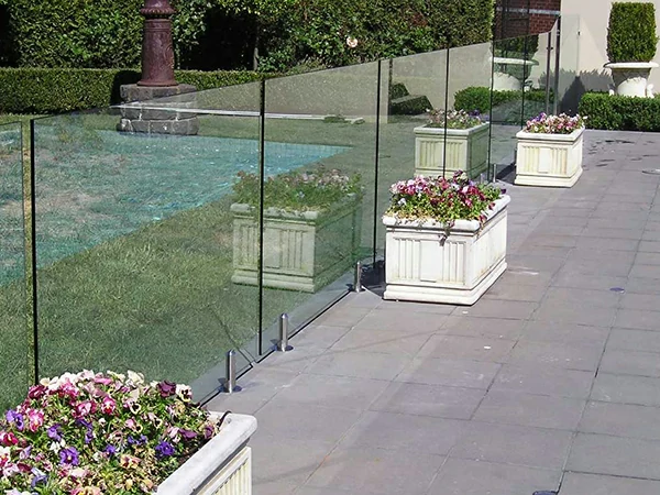 Post In-ground Pool Fencing Glass Spigot Application