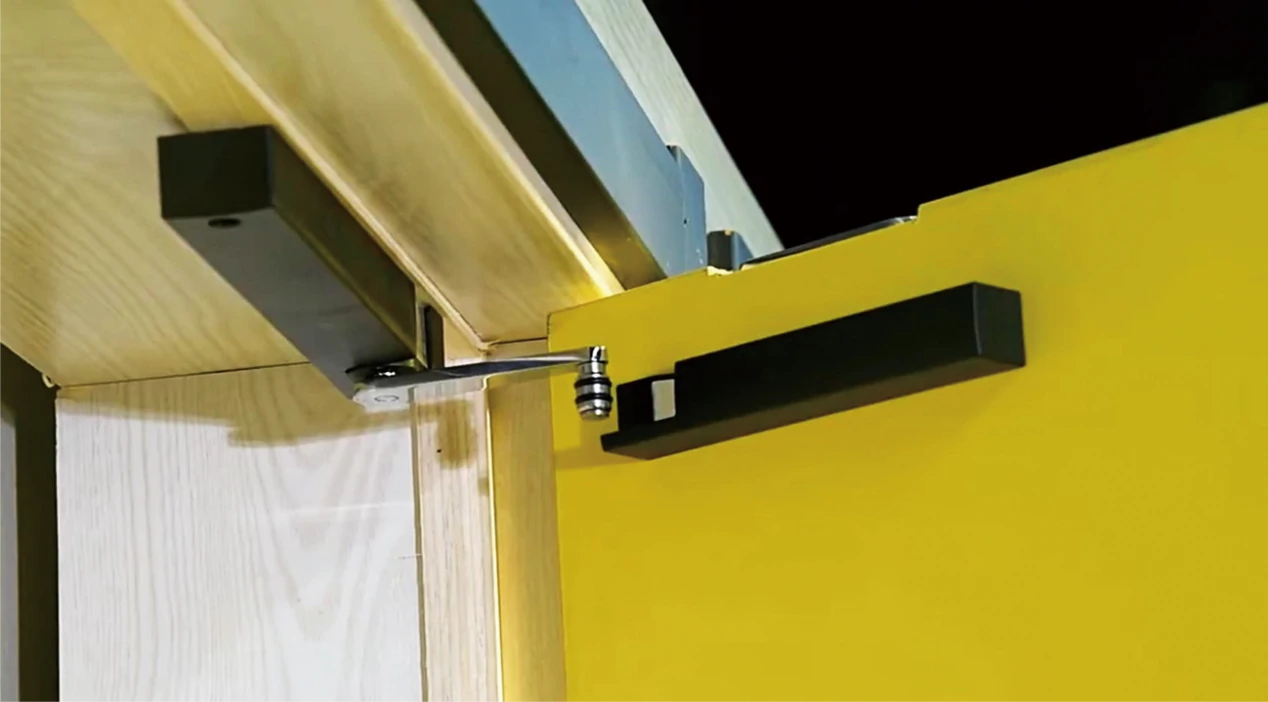 Aleader modern hinges.