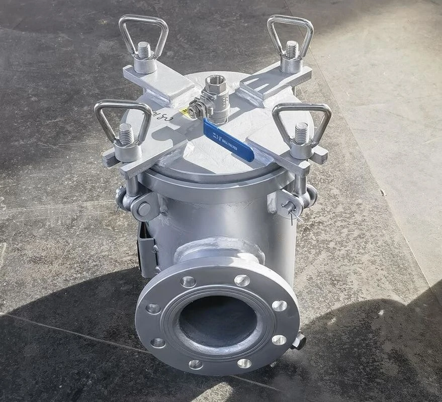 مرشح سلة للأنابيب البحرية مصنوع من خلال لحام وصب دقيقين لمنع الحطام من إتلاف مضخات وصمامات السفن.